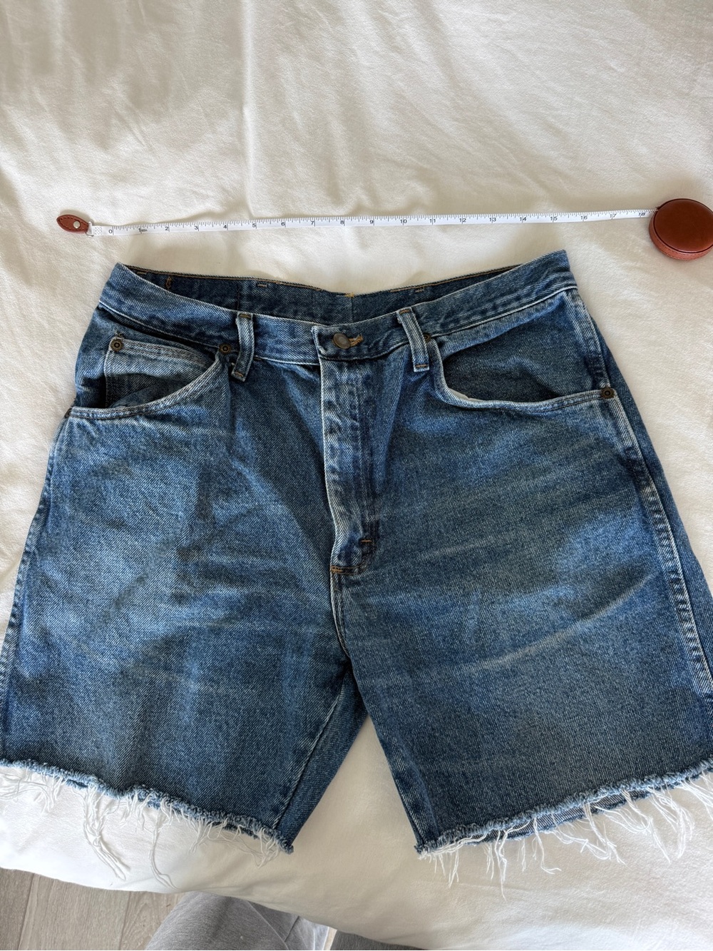 Women’s wrangler Raw Hem Denim Shorts in Dark Blue